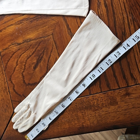 Vintage Cream Nylon 14-Inch Ladies Gloves, Size 6.5 - Picture 14 of 16